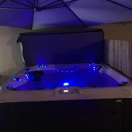 Apartment Loue Maison 160m2 Avec Piscine Chauffee Et Jacuzzi A 2 Pas De La Plage Et Du Centre *