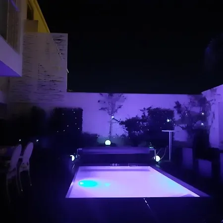 Loue Maison 160m2 Avec Piscine Chauffee Et Jacuzzi A 2 Pas De La Plage Et Du Centre Apartment *